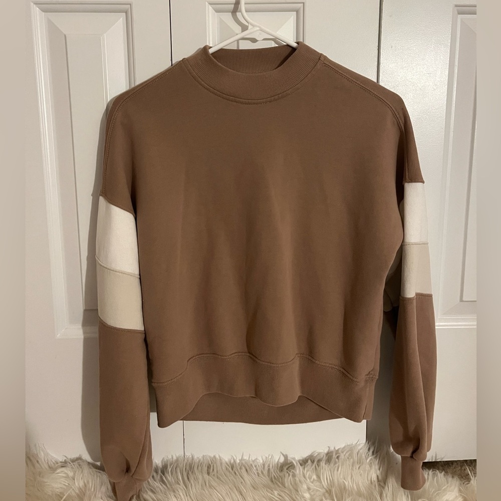 Women’s Abercrombie and Fitch Brown sweater with stripes on sleeve size xxs